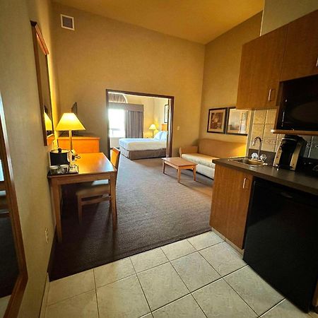 Clarion Pointe Hotel Rimbey Exterior photo