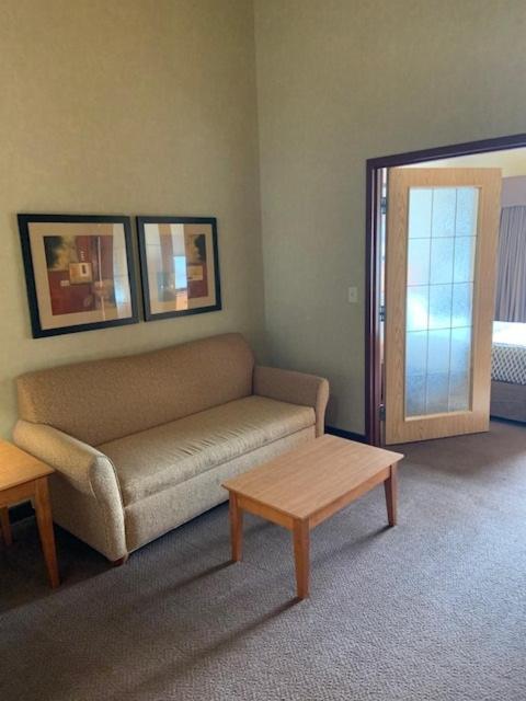 Clarion Pointe Hotel Rimbey Exterior photo