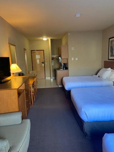 Clarion Pointe Hotel Rimbey Exterior photo