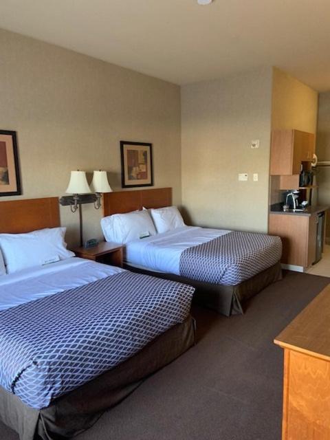 Clarion Pointe Hotel Rimbey Exterior photo