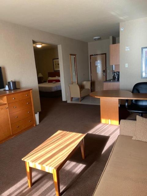 Clarion Pointe Hotel Rimbey Exterior photo