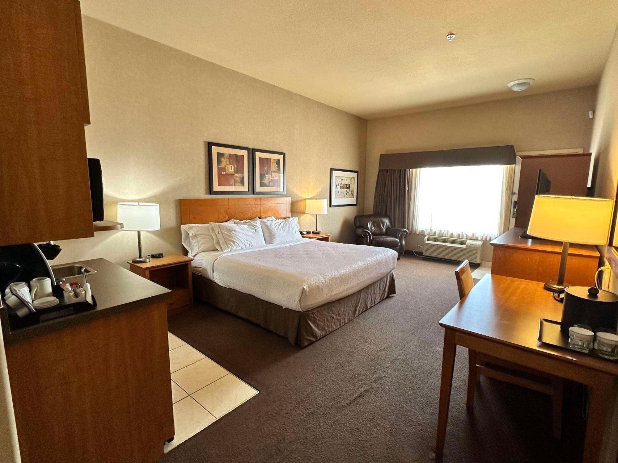 Clarion Pointe Hotel Rimbey Exterior photo