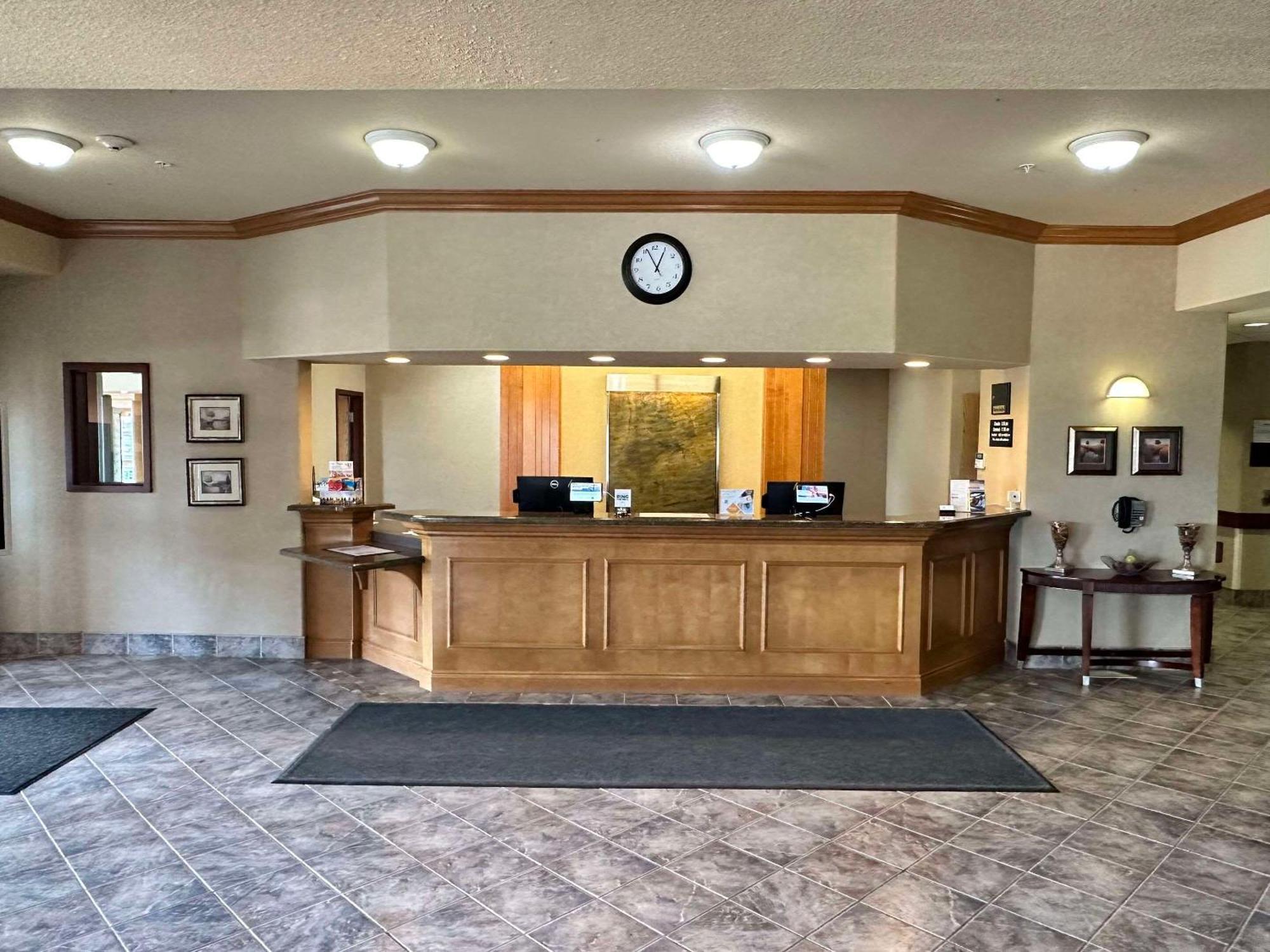 Clarion Pointe Hotel Rimbey Exterior photo