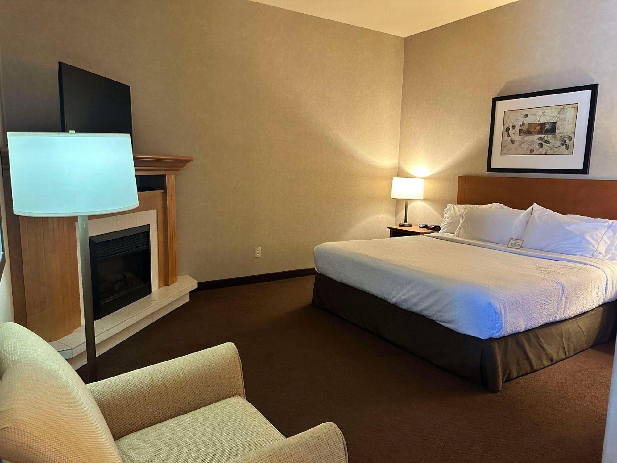 Clarion Pointe Hotel Rimbey Exterior photo