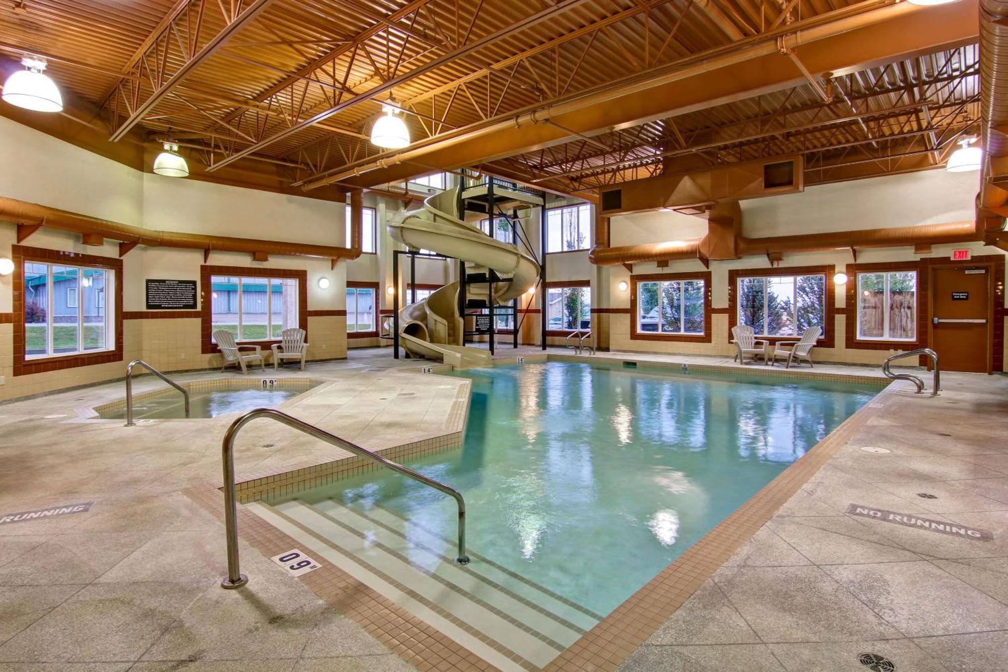 Clarion Pointe Hotel Rimbey Exterior photo