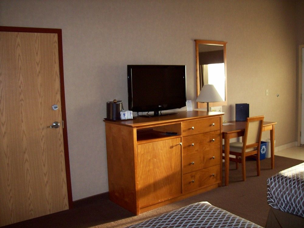 Clarion Pointe Hotel Rimbey Exterior photo
