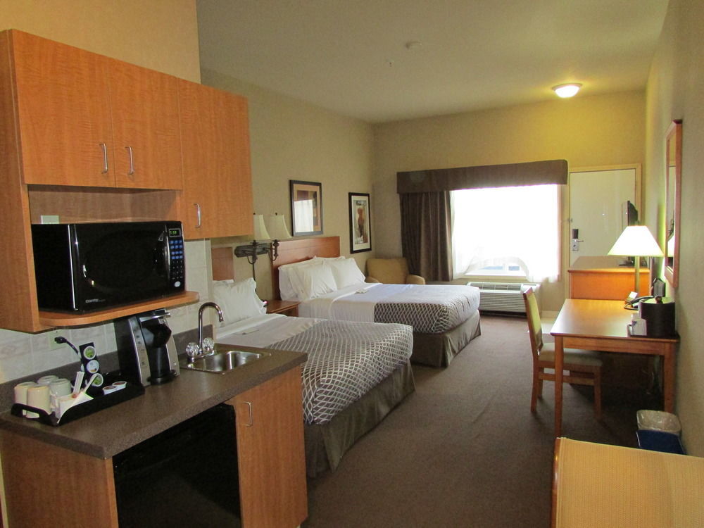 Clarion Pointe Hotel Rimbey Exterior photo
