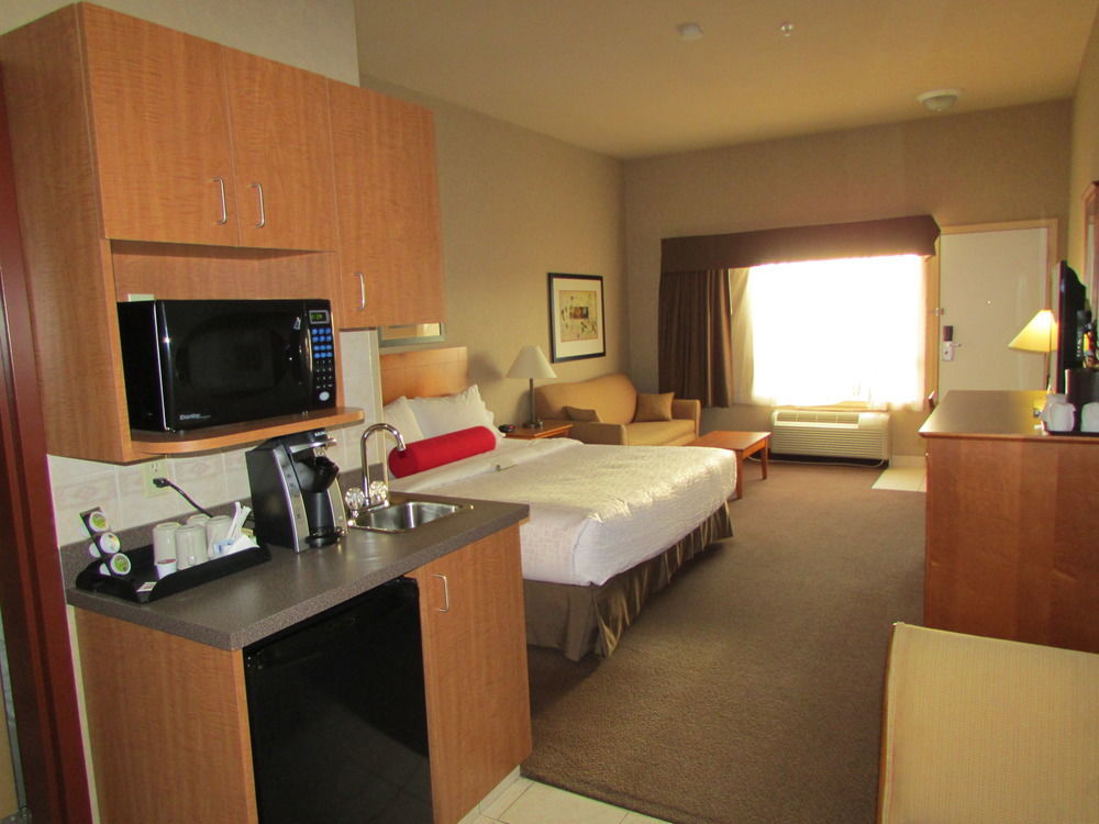 Clarion Pointe Hotel Rimbey Exterior photo