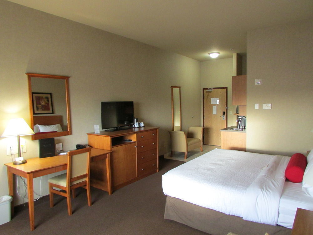 Clarion Pointe Hotel Rimbey Exterior photo