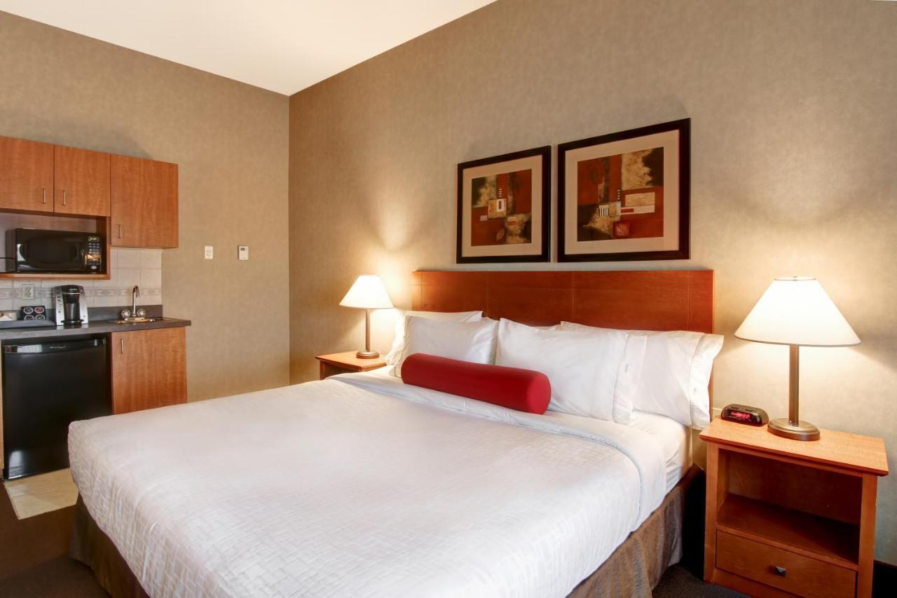 Clarion Pointe Hotel Rimbey Exterior photo