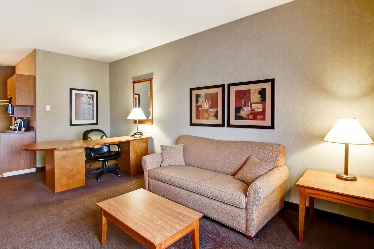 Clarion Pointe Hotel Rimbey Exterior photo