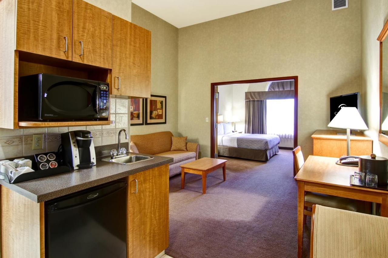 Clarion Pointe Hotel Rimbey Exterior photo