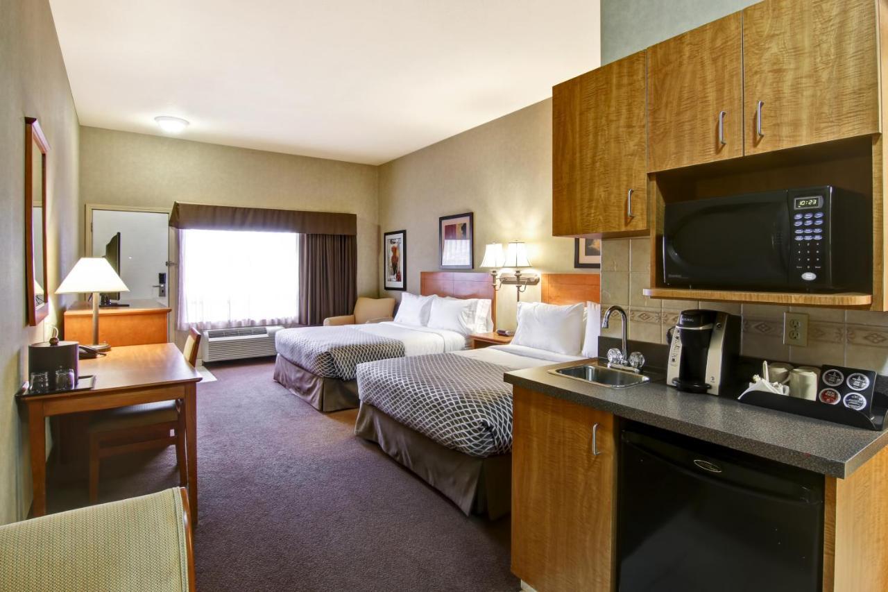 Clarion Pointe Hotel Rimbey Exterior photo