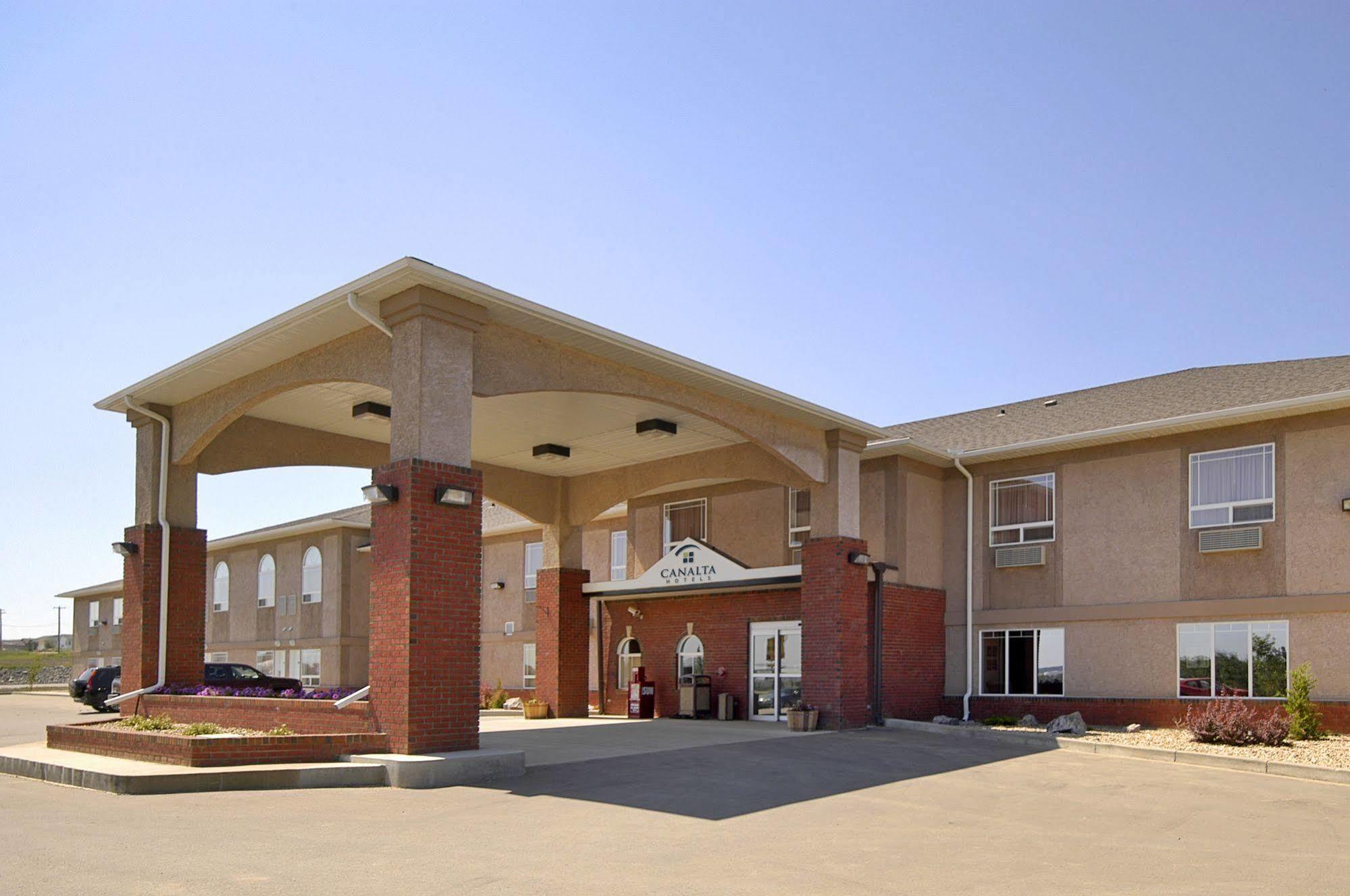 Clarion Pointe Hotel Rimbey Exterior photo